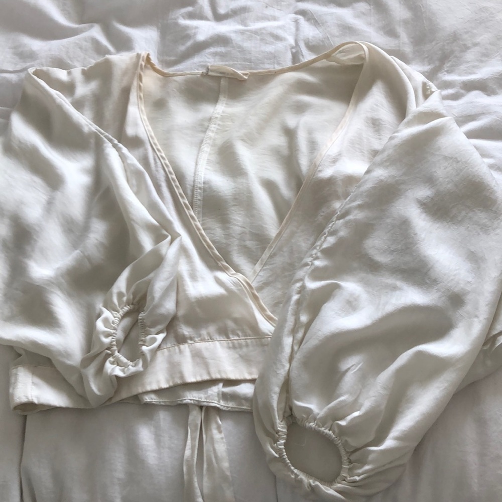 Open puff sleeve blouse
